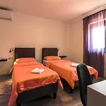 Modern Villa Maeni With Private Pool In Pula