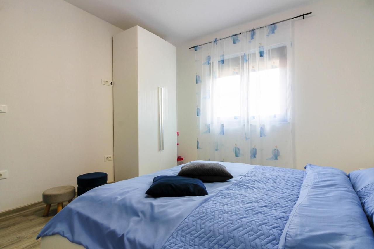 Modern Maeni With Private Pool In Vila *