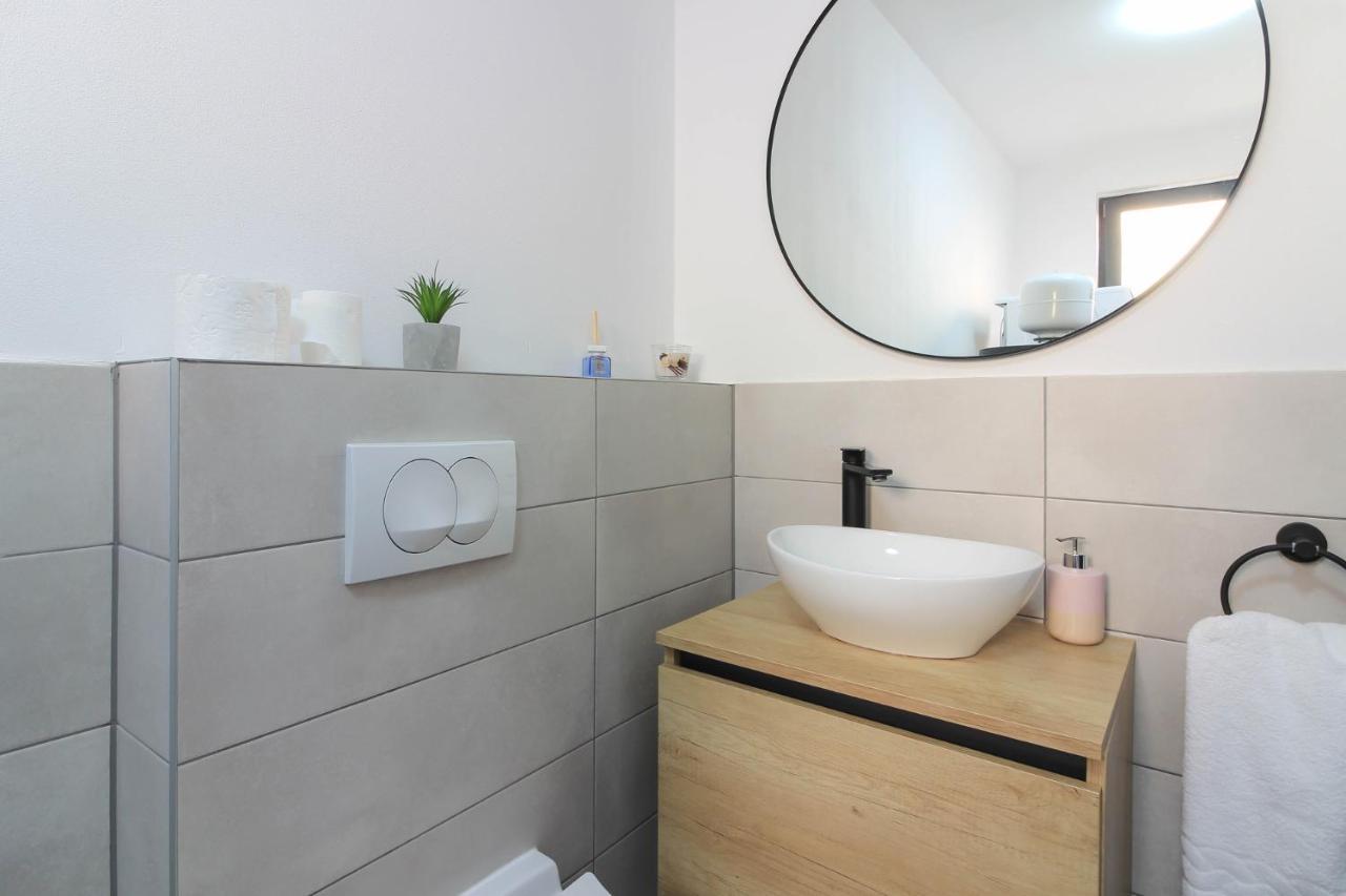 Vila Modern Maeni With Private Pool In Pula