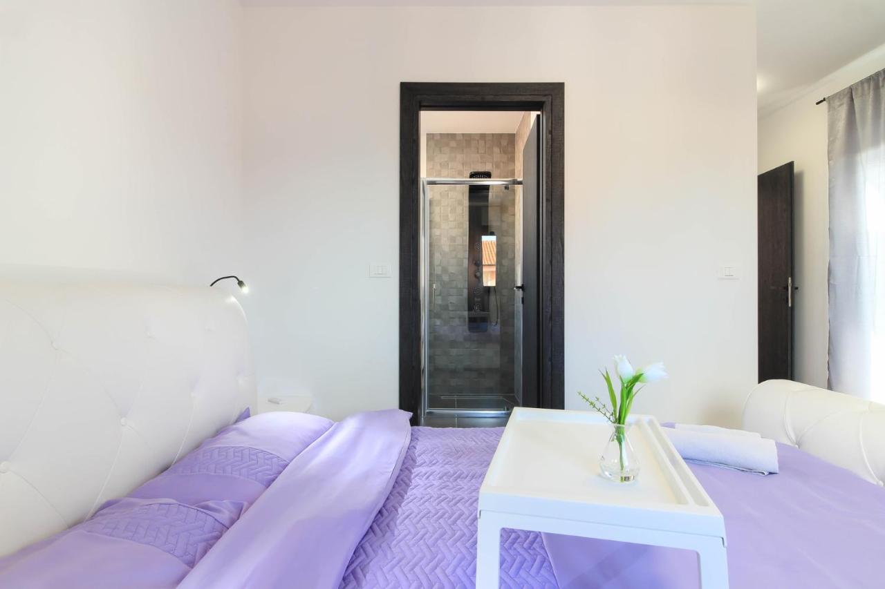 Modern Maeni With Private Pool In * Pula
