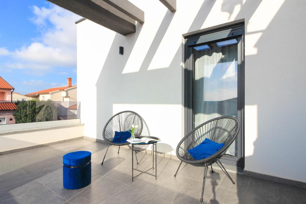 Modern Maeni With Private Pool In Vila *