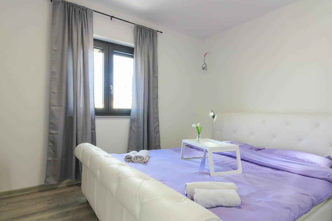 Vila Modern Maeni With Private Pool In
