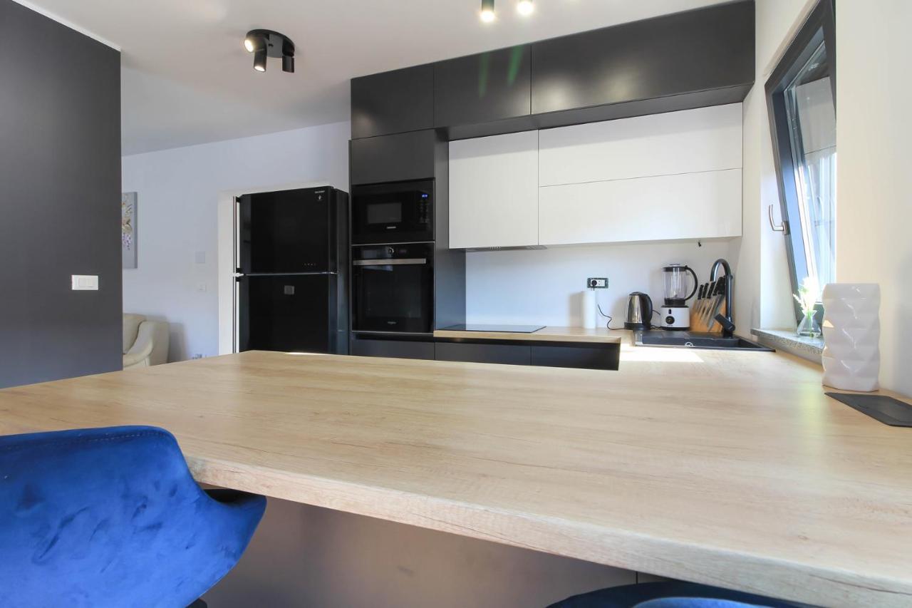 Modern Maeni With Private Pool In Vila Pula
