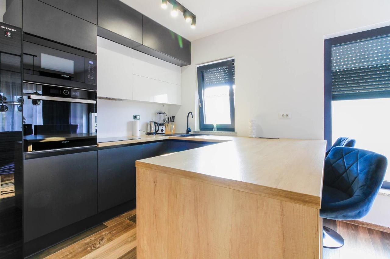 Vila Modern Maeni With Private Pool In
