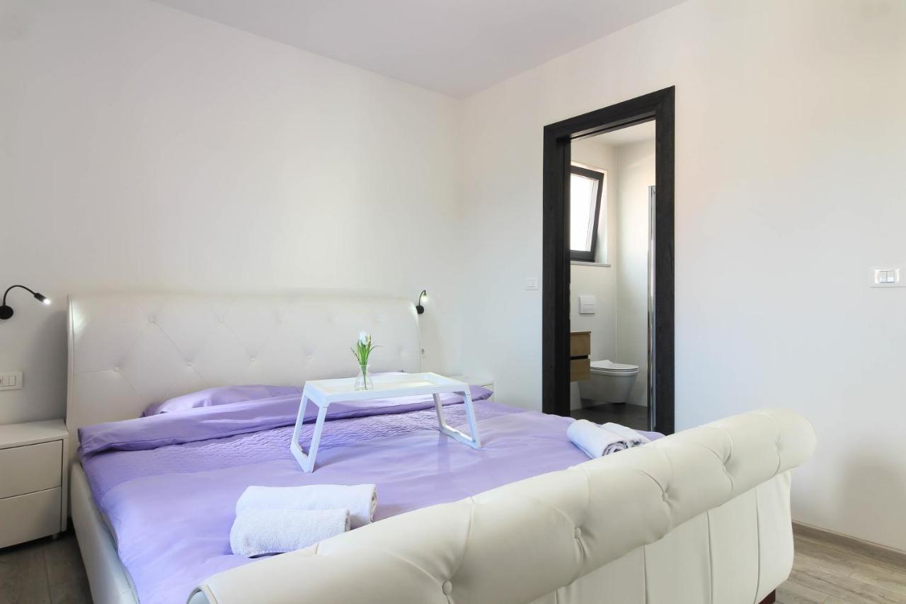 Modern Maeni With Private Pool In * Pula